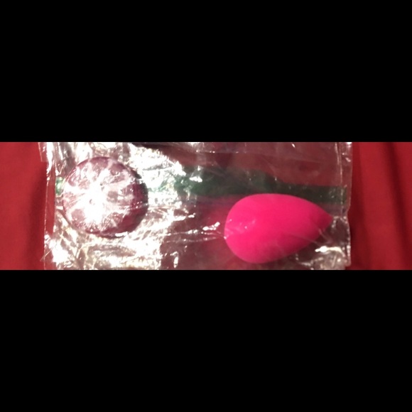 New without package Beauty Blenders with soaps: Blue, Pink, Yellow and Green - Picture 5 of 6